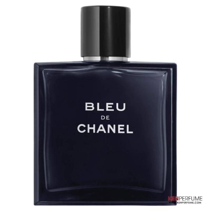 Hình ảnh một người đàn ông sử dụng Bleu de Chanel trong đời sống hàng ngày hoặc nhận được lời khen từ người khác